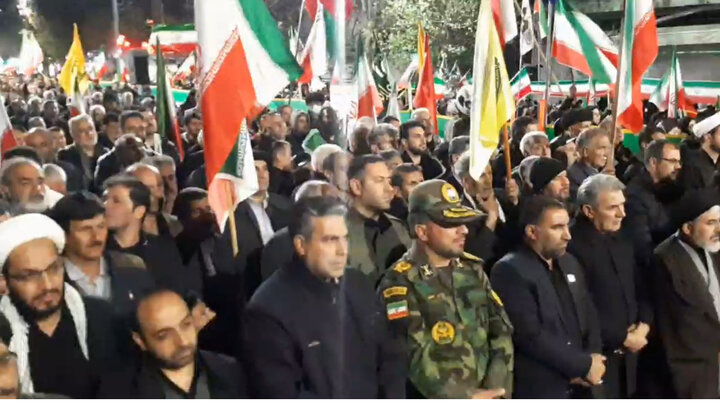 اجتماع شبانه مردم سلماس در حمایت از رهبری و انقلاب