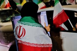 اجتماع شبانه مردم بندرعباس در حمایت از نظام اسلامی