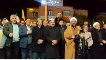 تداوم اجتماع شبانه مردم پلدشت در خیابان ها