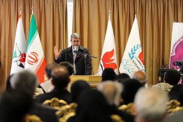 استاندار اصفهان: خانواده‌های شهدا ستون‌های پنهان امنیت ایران هستند