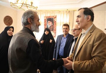 شهدا تاریخ سازان کشور هستند