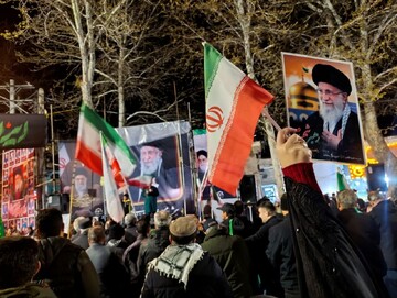 خروش مردم خمین در بیعت با رهبر معظم انقلاب در شب چهل و ششم عاشقی