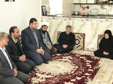 دیدار مسئولان استان ایلام با خانواده های معظم شهدای جنگ رمضان