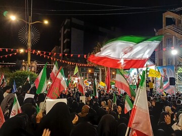 خرم‌آبادی‌ها یک‌صدا: «فرمانده بده فرمان، حکم آنچه تو فرمایی»