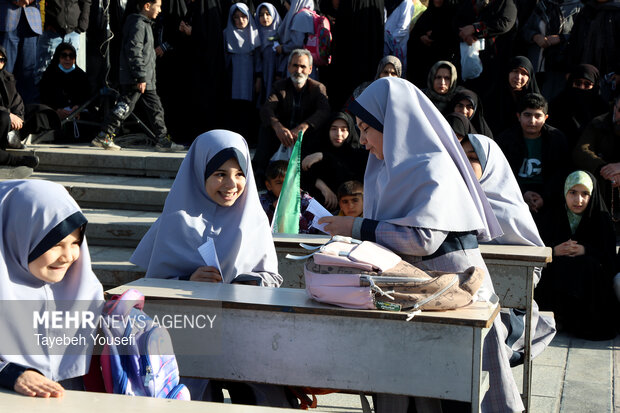 نمایش خیابانی «زنگ بهشت» در همدان
