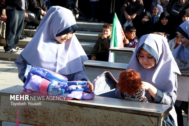 نمایش خیابانی «زنگ بهشت» در همدان