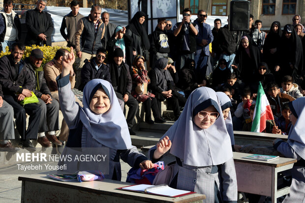 نمایش خیابانی «زنگ بهشت» در همدان