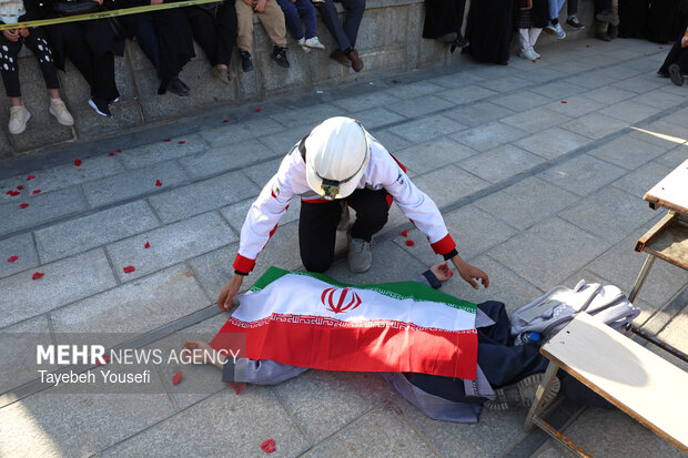نمایش خیابانی «زنگ بهشت» در همدان