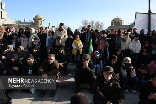 نمایش خیابانی «زنگ بهشت» در همدان