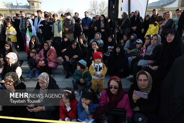 نمایش خیابانی «زنگ بهشت» در همدان