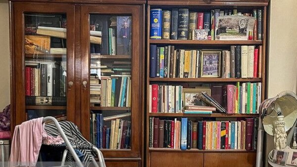 خانه برادر عبدالحسین زرین&zwnj;کوب در حملات دشمن تخریب شد