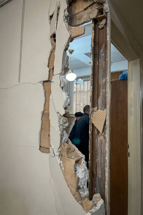 خانه برادر عبدالحسین زرینکوب در حملات دشمن تخریب شد