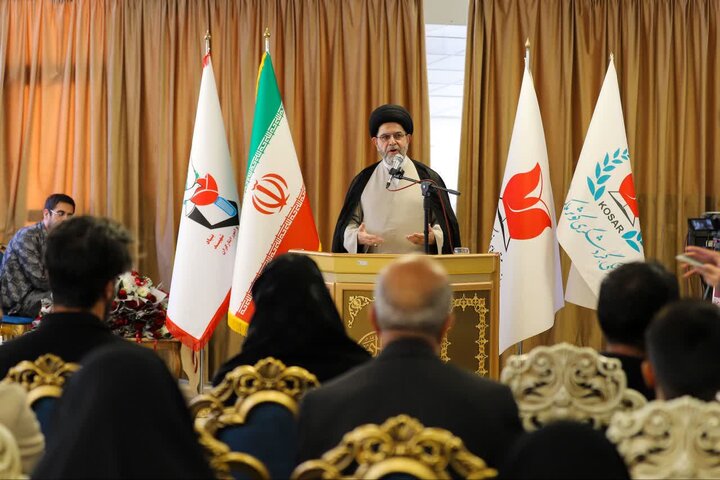 بوشهری: مرجعیت خود را در اندوه خانواده‌های شهدا سهیم می‌داند