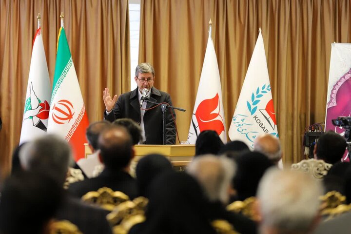 استاندار اصفهان: خانواده‌های شهدا ستون‌های پنهان امنیت ایران هستند