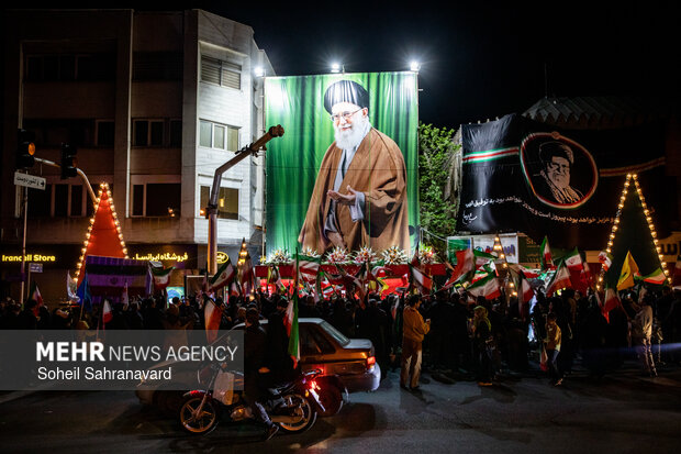 اجتماع حمایت از رزمندگان در مقابله با دشمن آمریکایی - صهیونی