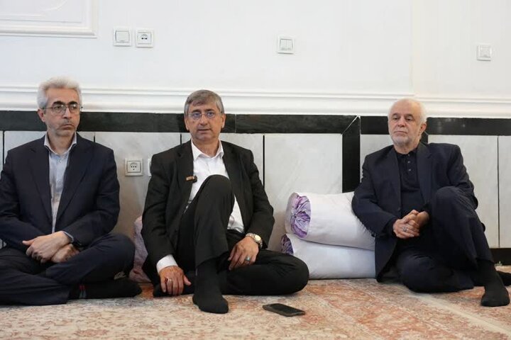 دیدار مشاور رئیس‌جمهور در امور ایثارگران با خانواده شهید «داوود ساکی»