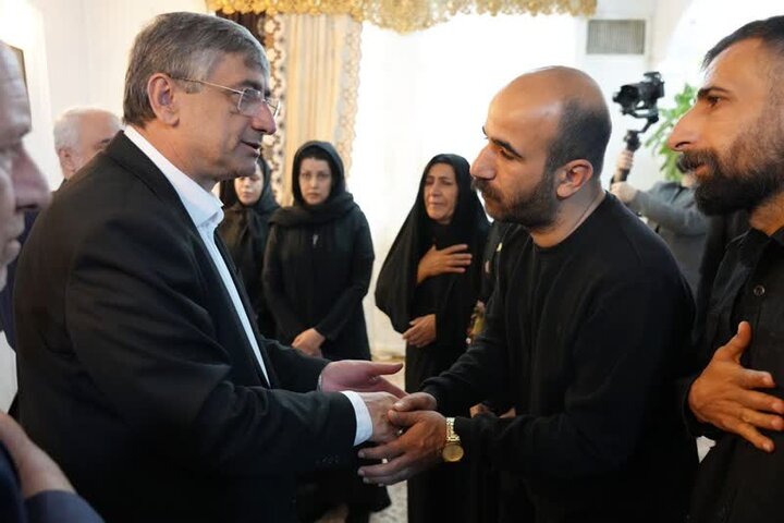 دیدار مشاور رئیسجمهور در امور ایثارگران با خانواده شهید «داوود ساکی»