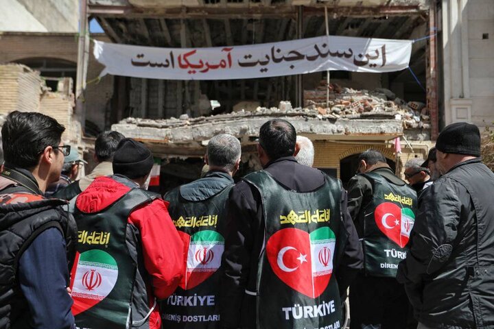 بازدید کاروان برادری ترکیه ازمناطق مسکونی آسیب دیده از جنگ رمضان تبریز