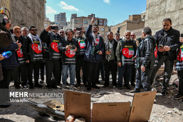 بازدید فعالین رسانه‌ای ترکیه از آثار تجاوزات آمریکایی- صهیونی در تبریز