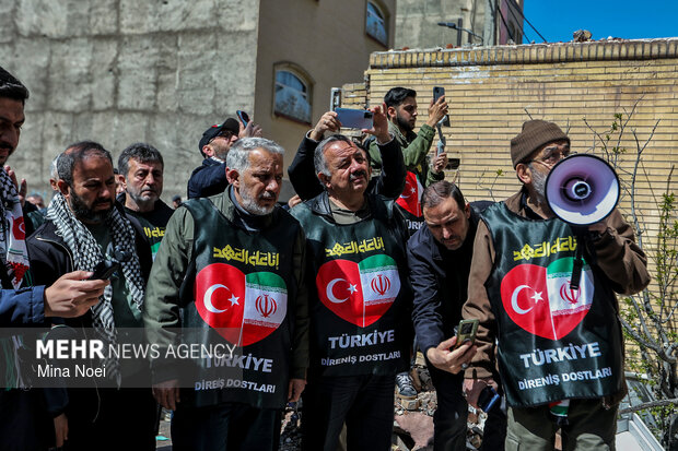 بازدید فعالین رسانه‌ای ترکیه از آثار تجاوزات آمریکایی- صهیونی در تبریز