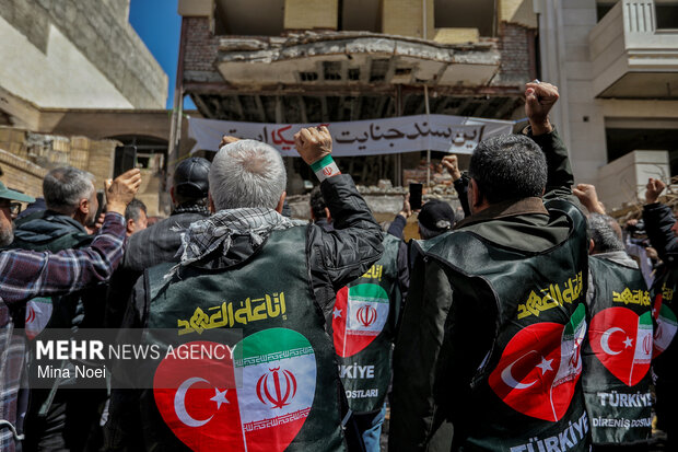 بازدید فعالین رسانه‌ای ترکیه از آثار تجاوزات آمریکایی- صهیونی در تبریز