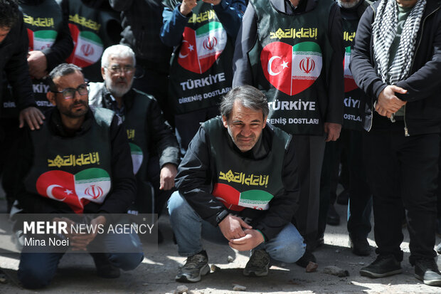 بازدید فعالین رسانه‌ای ترکیه از آثار تجاوزات آمریکایی- صهیونی در تبریز