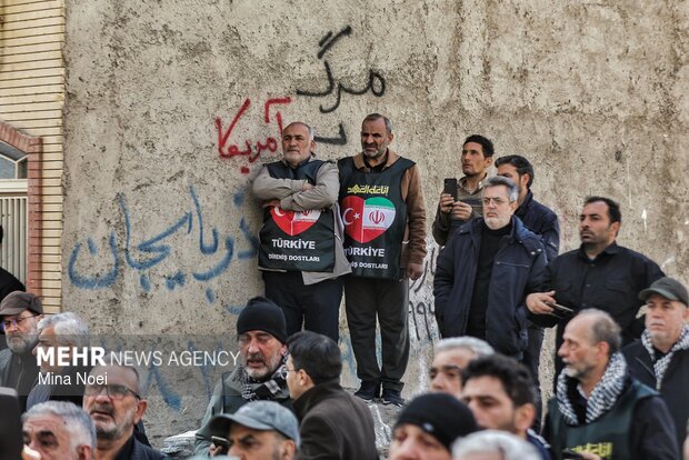 بازدید فعالین رسانه‌ای ترکیه از آثار تجاوزات آمریکایی- صهیونی در تبریز