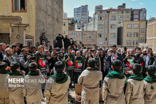 بازدید فعالین رسانه‌ای ترکیه از آثار تجاوزات آمریکایی- صهیونی در تبریز