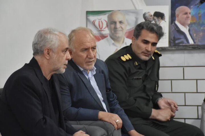 مشاور رئیسجمهور در امور ایثارگران با خانواده شهید «حسنوند» دیدار کرد