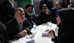 فرماندار بهارستان: میز خدمت ادارات در تجمعات مردمی برپا می‌شود