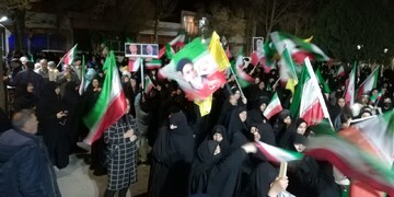طنین نوای می‌میریم می جنگیم سازش نمی پذیریم آشتیانی‌ها در بیعت با رهبر