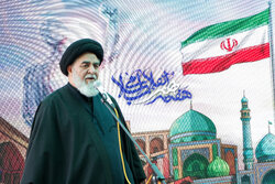 تولیت مسجد جمکران: هنرمندان مفاهیم مقاومت را به نسل آینده منتقل کنند