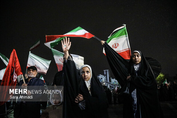 حضور مردم انقلابی مشهد در شب چهل و هشتم