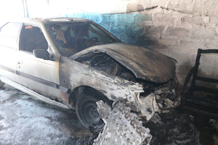 نجات ۳۶ نفر از مجتمع مسکونی منفجر شده در ملک شهر؛مکانیکی دچار حریق شد