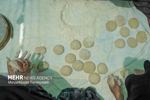 پخت نان سنتی در کوار