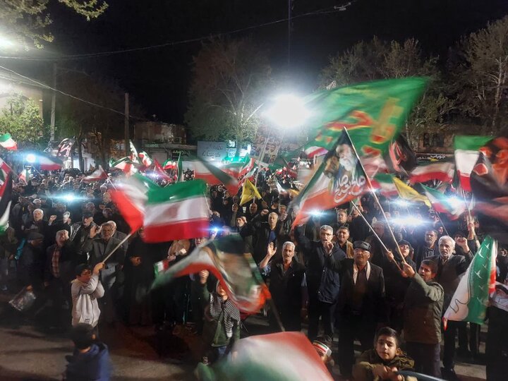 میدان‌داری مردم زادگاه رهبر کبیر انقلاب در شب چهل و هفتم حماسه