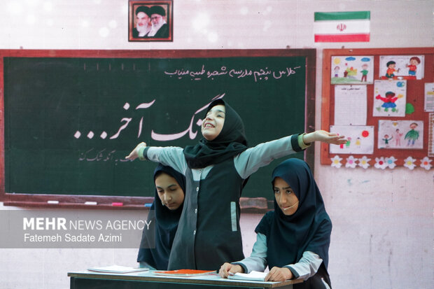 اختتامیه هفته هنر انقلاب اسلامی در قم