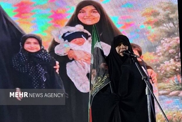 مادر ۸ شهید جنگ رمضان: ما سنگر خیابان را حفظ می کنیم