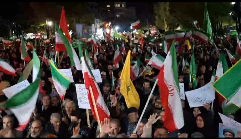 پرچم‌داری بروجردی‌ها به‌وقت شب ۶۲ حماسه در خیابان