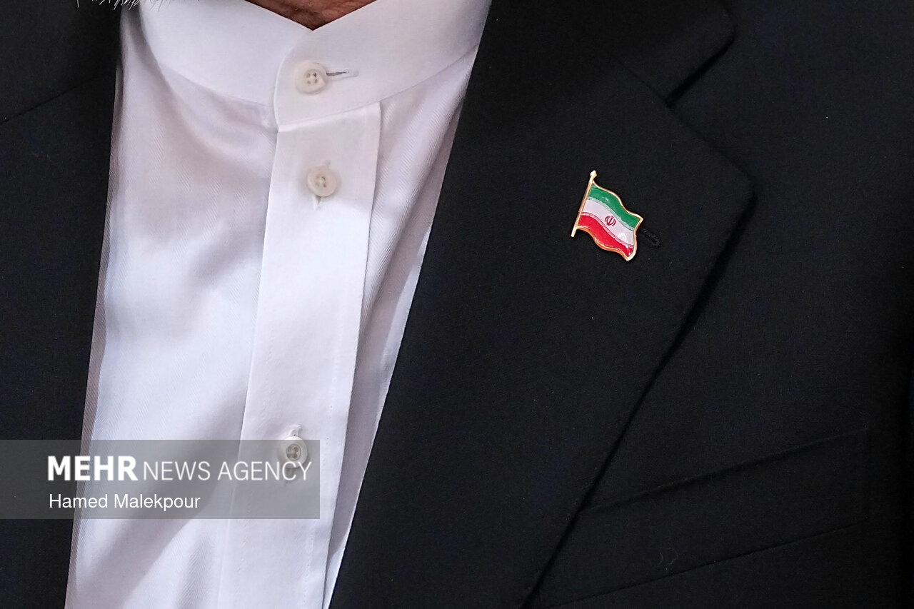 قاڵیباف: لە ژێر هەڕەشەدا دانوستان ناکەین