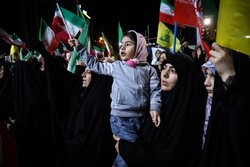 حضور باشکوه مردم ایلام در میدان ۲۲ بهمن در دفاع از انقلاب