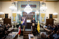 Tahran'daki sinagogda Şehit Ayetullah Hamaney için anma töreni