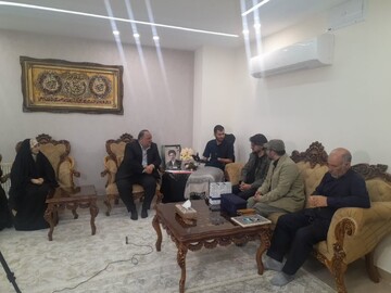 اهدای تندیس فجر به جانباز کرمانشاهی