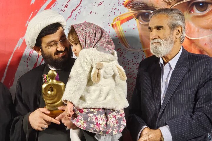 چهره سال هنر انقلاب اسلامی استان یزد معرفی شد