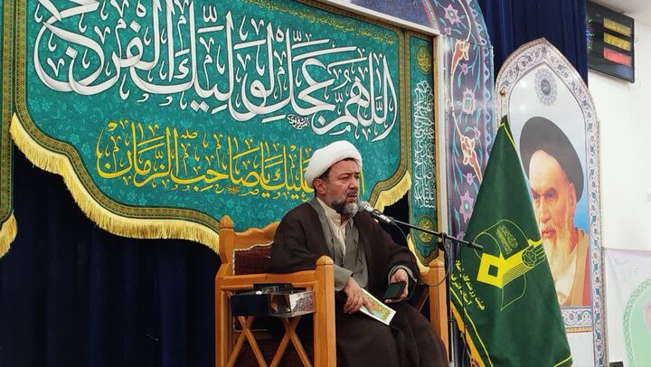 حجت الاسلام علیزاده: «رهبر انقلاب» عالمی مجاهد با سابقه جبهه است