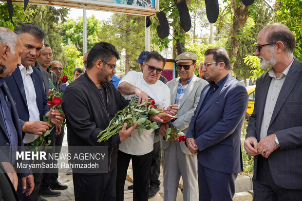 گلباران قبور شهدای جنگ رمضان توسط کلیمی های شیراز