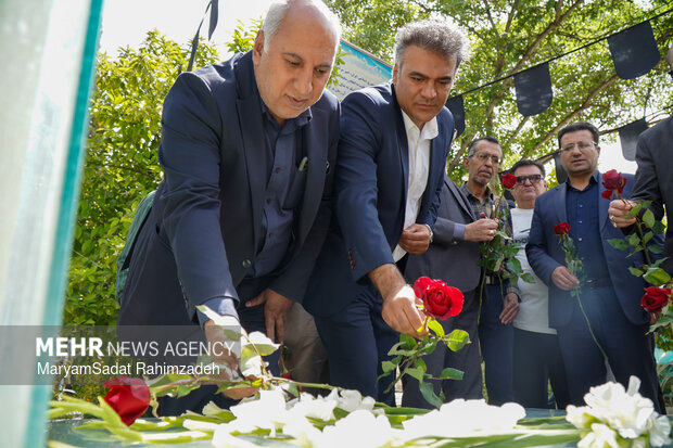 گلباران قبور شهدای جنگ رمضان توسط کلیمی های شیراز