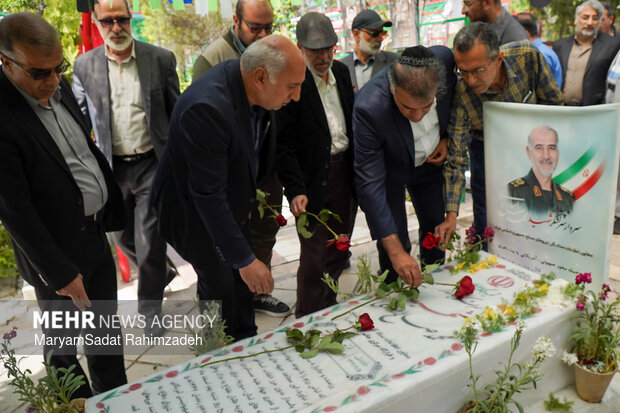 روایت خبرنگار مهر از حضور جامعه یهودیان شیراز بر مزار شهدای جنگ رمضان