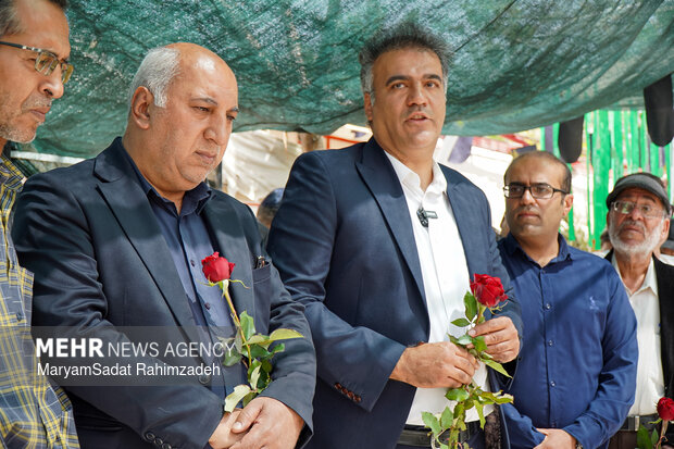 گلباران قبور شهدای جنگ رمضان توسط کلیمی های شیراز