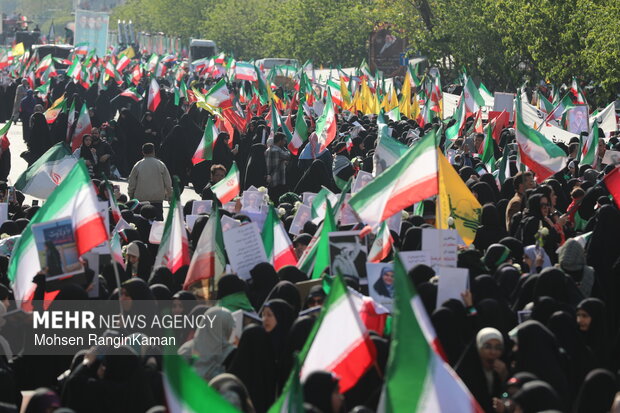 راهپیمایی دختران «جان فدای ایران» در تهران برگزار شد